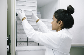 temperature-controlled-pharma-shipping-by-air.jpg