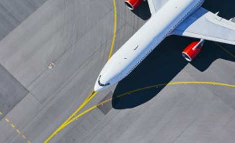 Aircraft on runway with yellow lines